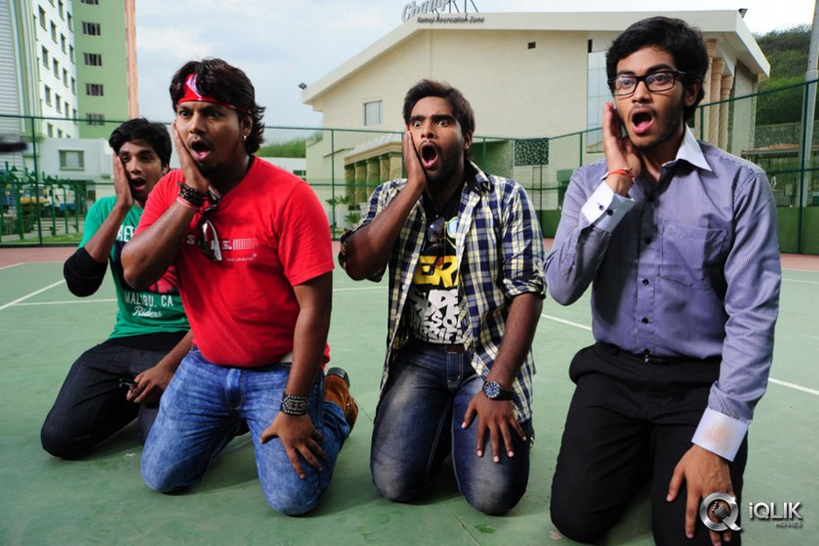 Amma Nanna Oorelithe